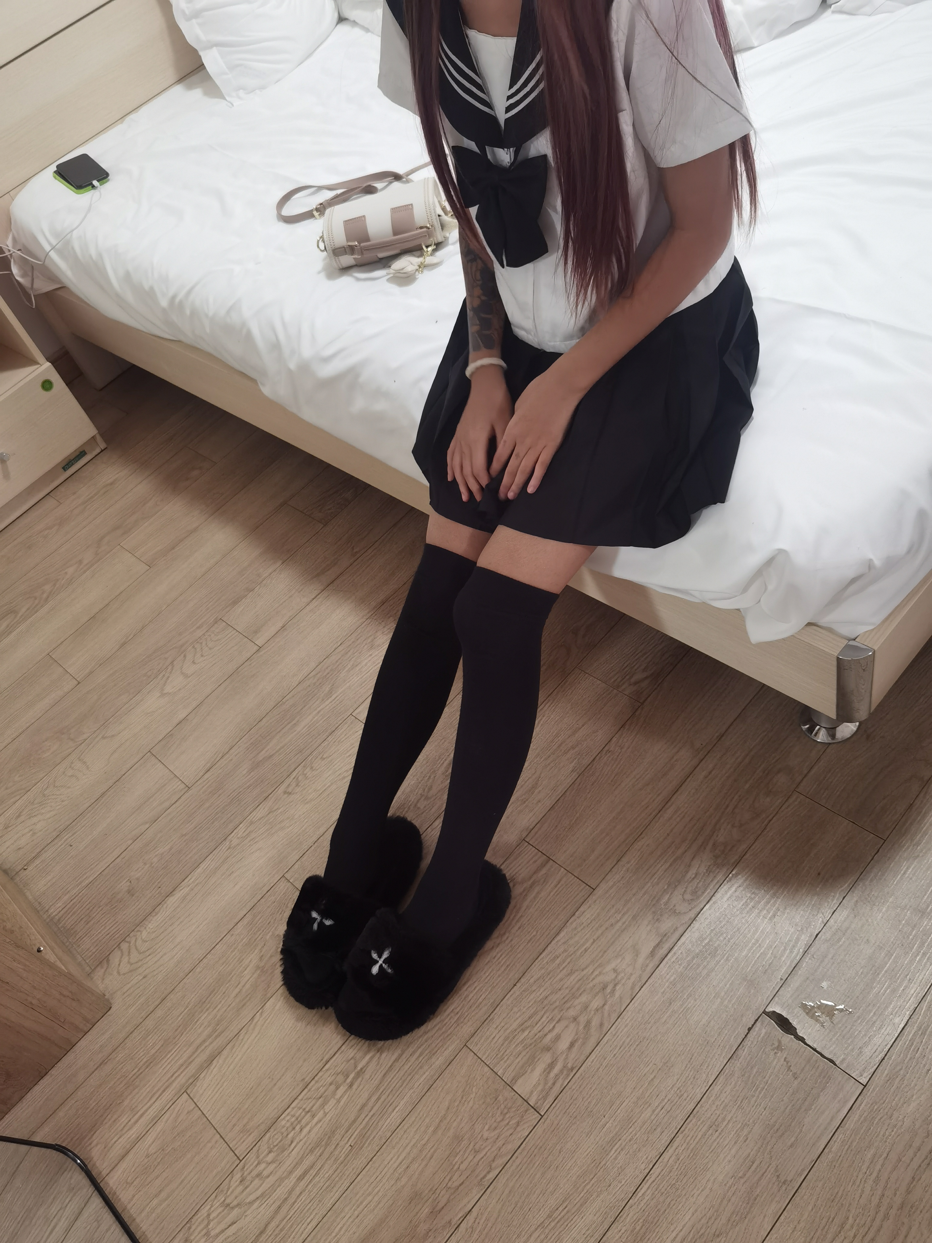 顶级JK过膝袜嫩穴小女友【30P】